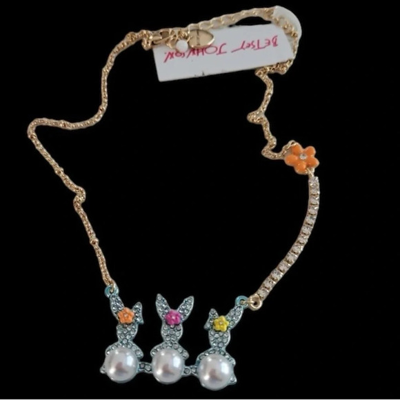 BETSEY JOHNSON Easter Bunny Rabbit Faux Pearl & Crystals Gold-Tone Necklace NWT - Picture 2 of 2